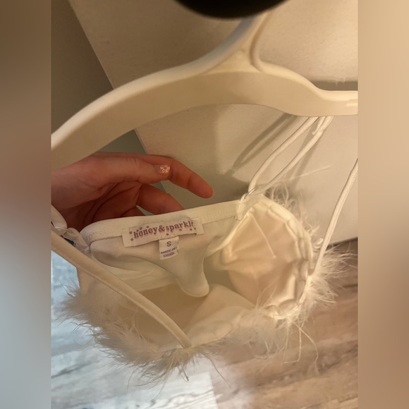 Honey & Sparkle White Feather Cropped Tank Top - Picture 4 of 5